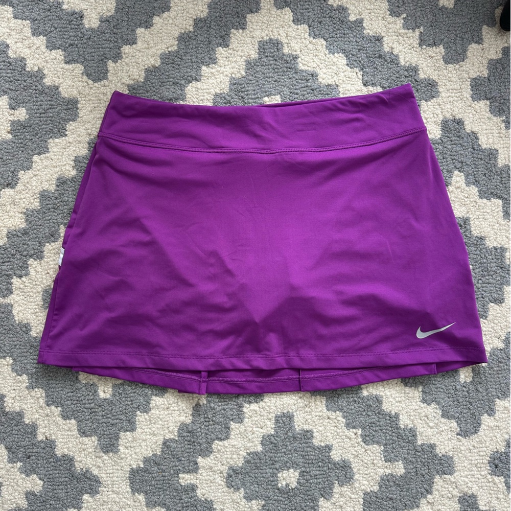 Nike Women’s Dri Fit Golf Skirt, Fitted size Medium